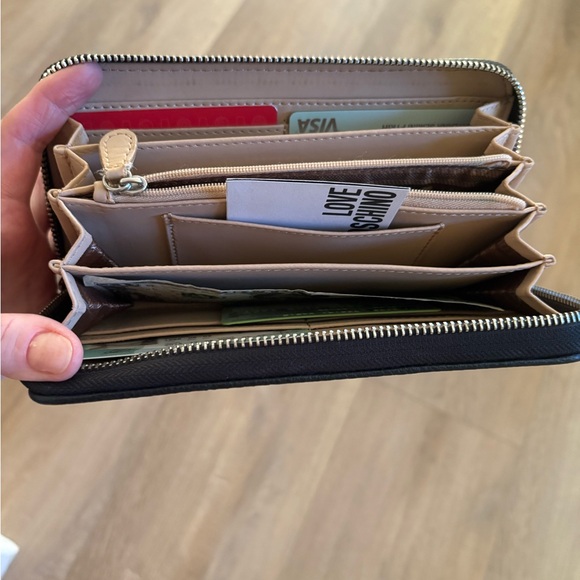 Love Moschino Architectural Design Wallet in Beige and Black - Picture 11 of 11